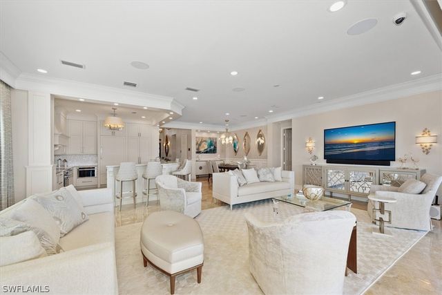 3168 Pacific DR, Naples, FL 34119