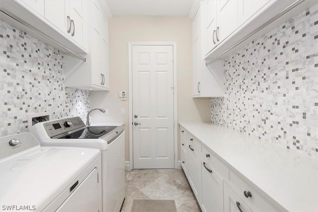 3168 Pacific DR, Naples, FL 34119