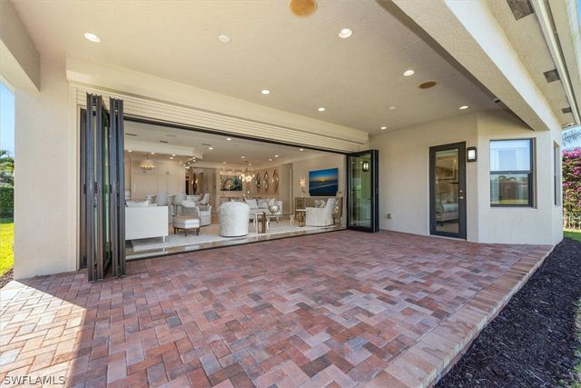 3168 Pacific DR, Naples, FL 34119