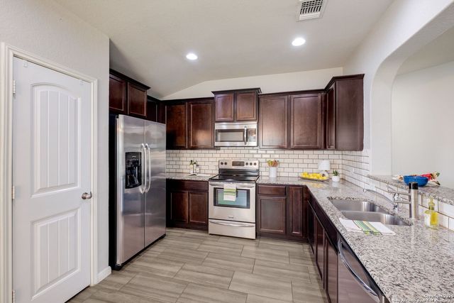 2239 Hawk Dr., New Braunfels, TX 78130