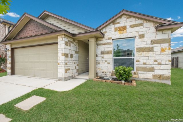 2239 Hawk Dr., New Braunfels, TX 78130