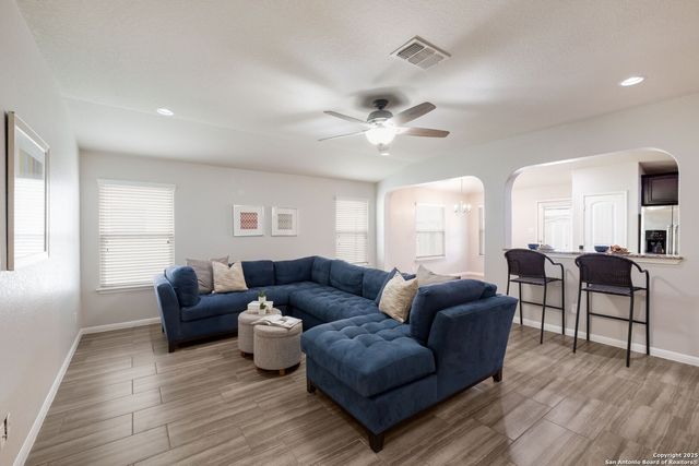 2239 Hawk Dr., New Braunfels, TX 78130