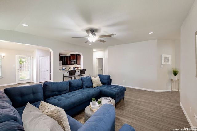 2239 Hawk Dr., New Braunfels, TX 78130