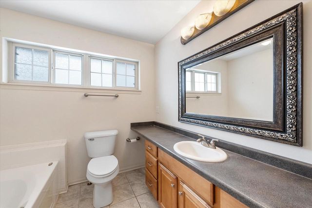 1705 Tumbleweed CIRCLE, West Bend, WI 53095