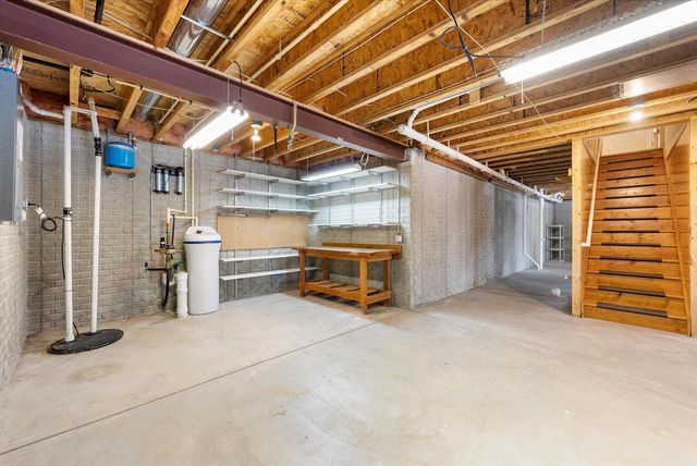 1705 Tumbleweed CIRCLE, West Bend, WI 53095