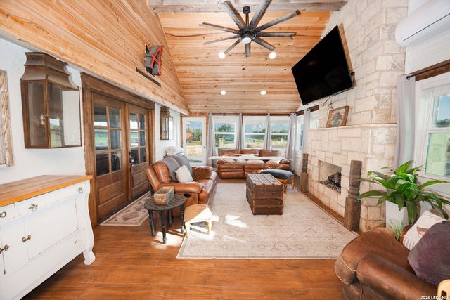 1466 County Road 456, Hondo, TX 78861