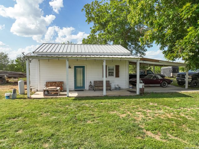 1466 County Road 456, Hondo, TX 78861