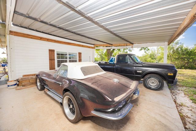 1466 County Road 456, Hondo, TX 78861