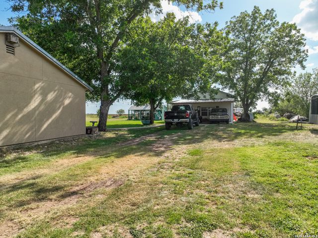 1466 County Road 456, Hondo, TX 78861