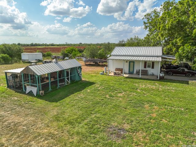 1466 County Road 456, Hondo, TX 78861