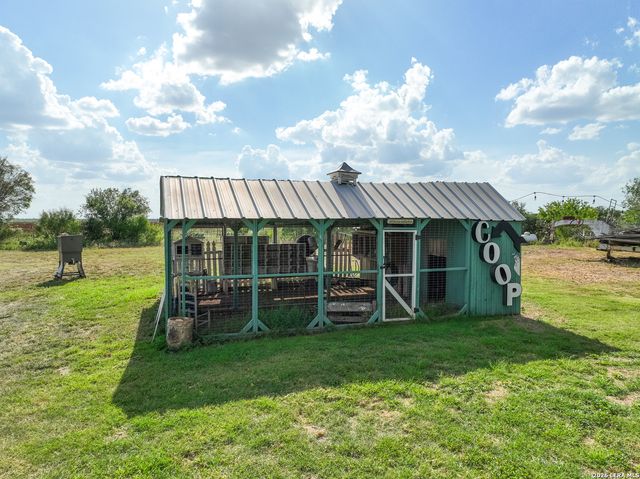 1466 County Road 456, Hondo, TX 78861