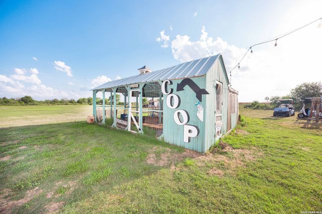 1466 County Road 456, Hondo, TX 78861