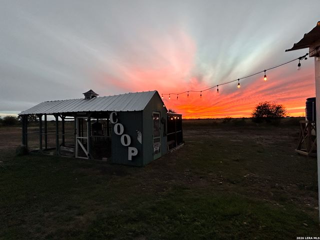 1466 County Road 456, Hondo, TX 78861
