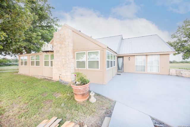 1466 County Road 456, Hondo, TX 78861