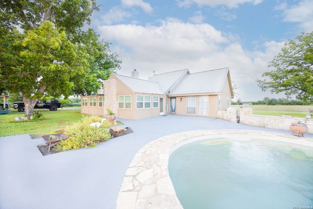 1466 County Road 456, Hondo, TX 78861