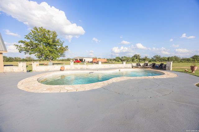 1466 County Road 456, Hondo, TX 78861