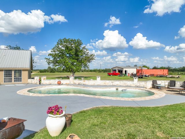 1466 County Road 456, Hondo, TX 78861