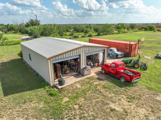 1466 County Road 456, Hondo, TX 78861