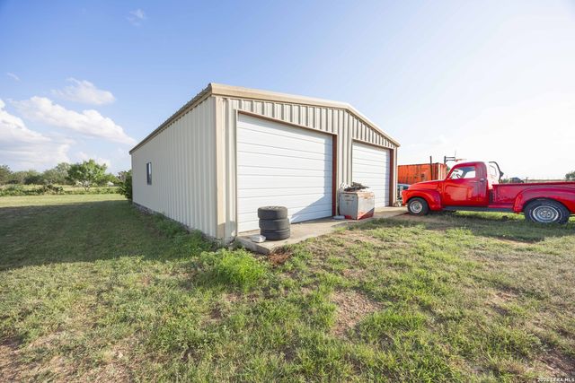 1466 County Road 456, Hondo, TX 78861