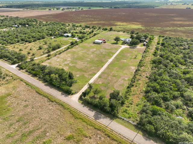 1466 County Road 456, Hondo, TX 78861