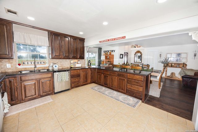 1466 County Road 456, Hondo, TX 78861