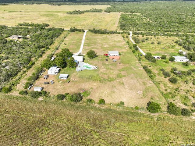 1466 County Road 456, Hondo, TX 78861