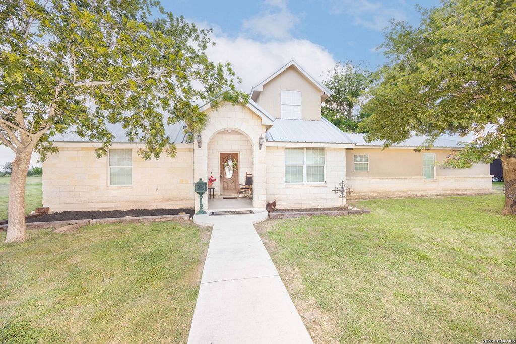 1466 County Road 456, Hondo, TX 78861