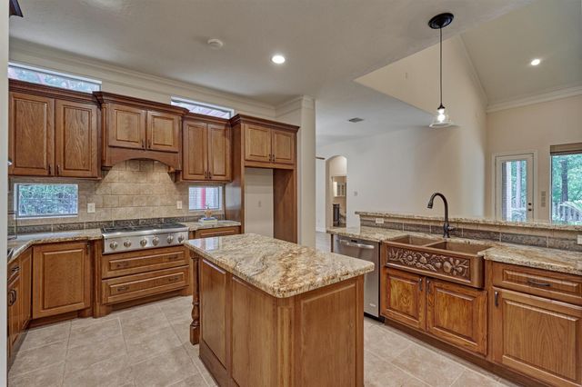 13274 Meadow Creek Lane, Conroe, TX 77302