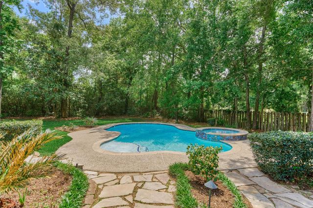 13274 Meadow Creek Lane, Conroe, TX 77302