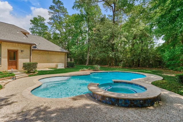 13274 Meadow Creek Lane, Conroe, TX 77302