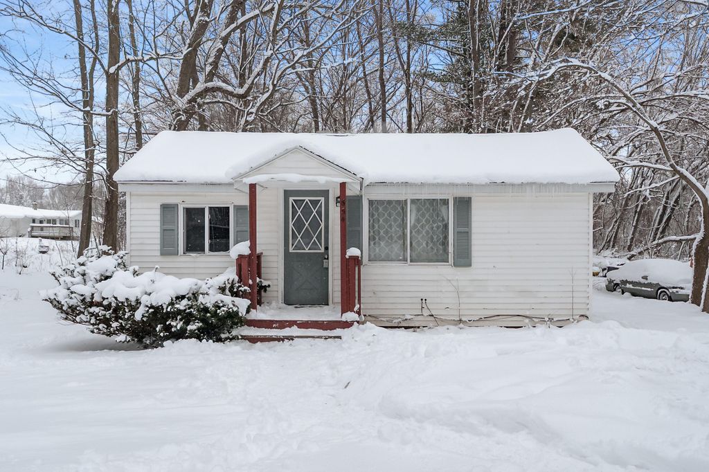 654 Vernon Street, Allegan, MI 49010