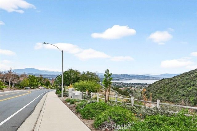 29415 High Ridge, Lake Elsinore, CA 92530