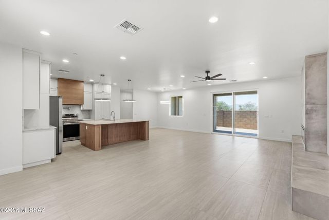 1044 W Roller Coaster Road, Tucson, AZ 85704