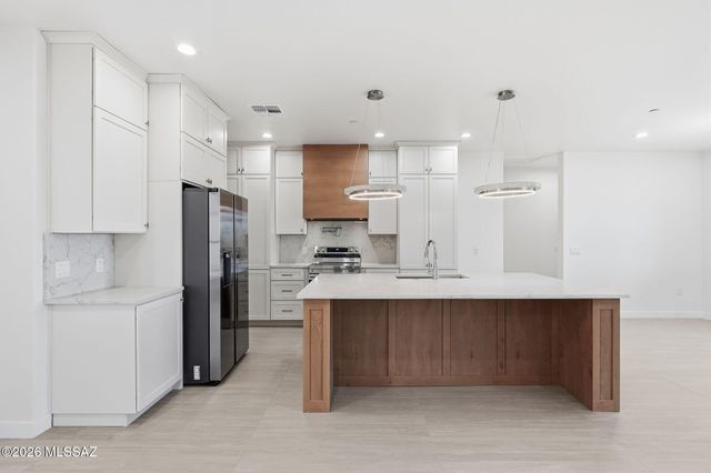 1044 W Roller Coaster Road, Tucson, AZ 85704