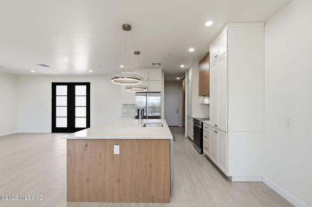 1044 W Roller Coaster Road, Tucson, AZ 85704