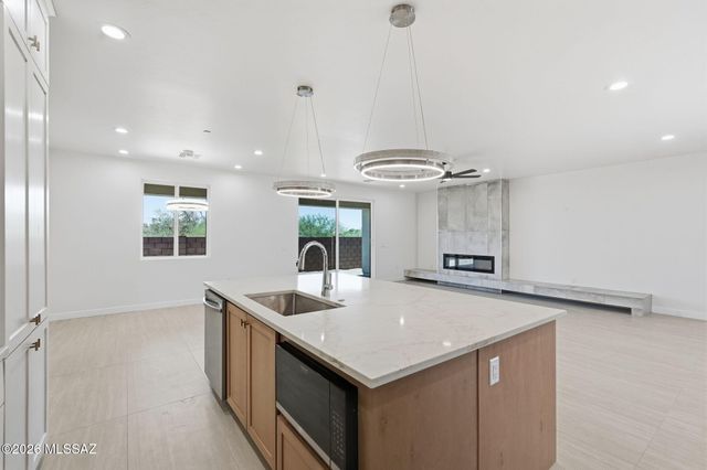 1044 W Roller Coaster Road, Tucson, AZ 85704