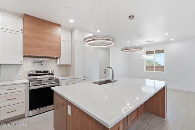 1044 W Roller Coaster Road, Tucson, AZ 85704