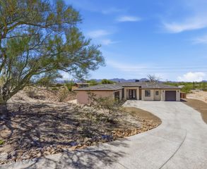 1044 W Roller Coaster Road, Tucson, AZ 85704