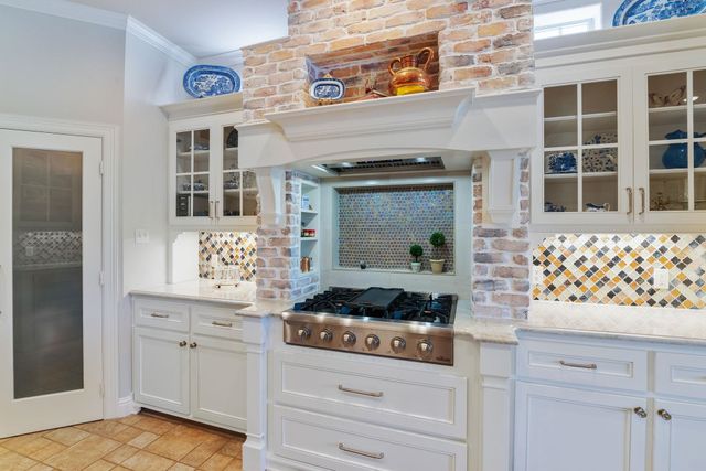 1719 HG Mosley Pkwy, Longview, TX 75604