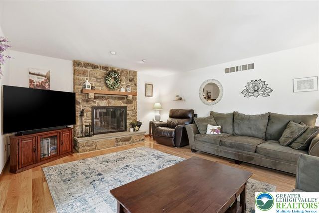 5233 Timber Lane, North Whitehall Twp, PA 18078
