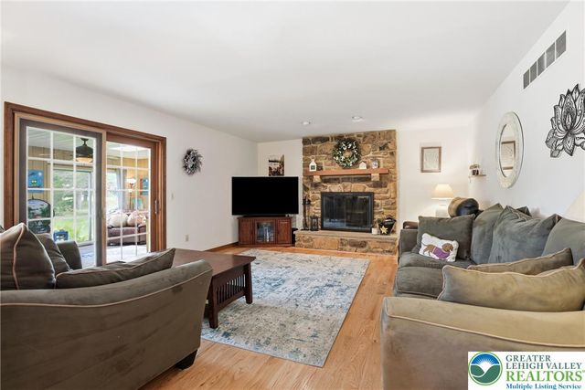 5233 Timber Lane, North Whitehall Twp, PA 18078