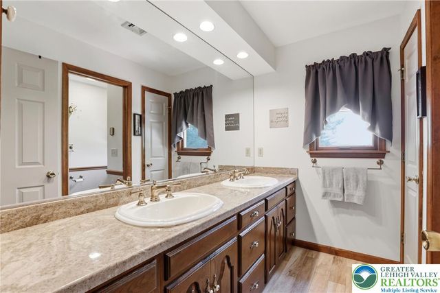5233 Timber Lane, North Whitehall Twp, PA 18078