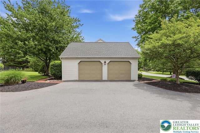 5233 Timber Lane, North Whitehall Twp, PA 18078