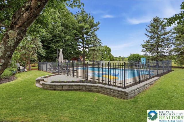 5233 Timber Lane, North Whitehall Twp, PA 18078