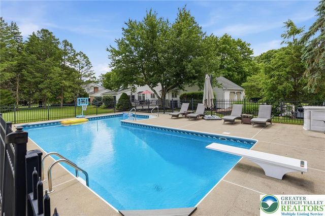 5233 Timber Lane, North Whitehall Twp, PA 18078