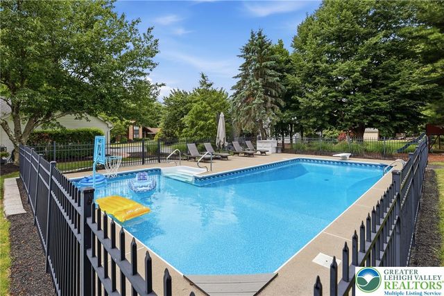 5233 Timber Lane, North Whitehall Twp, PA 18078