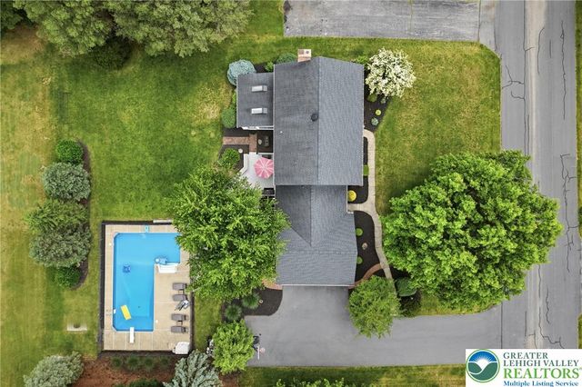 5233 Timber Lane, North Whitehall Twp, PA 18078