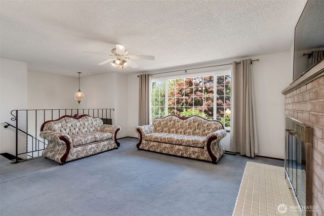 18925 49th Place W, Lynnwood, WA 98036