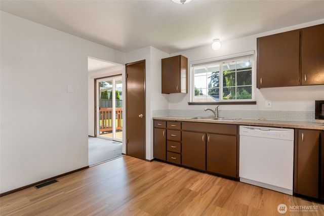 18925 49th Place W, Lynnwood, WA 98036