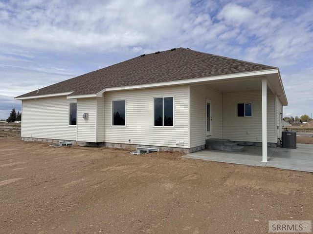 360 Meadow Walk Dr, Shelley, ID 83274